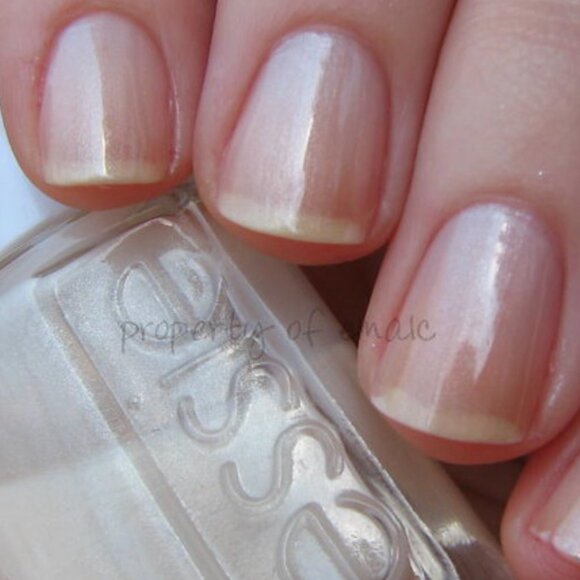 Essie BONDS BEIGE #350 -- DISCONTINUED - RARE - HARD TO FIND - Picture 4 of 4